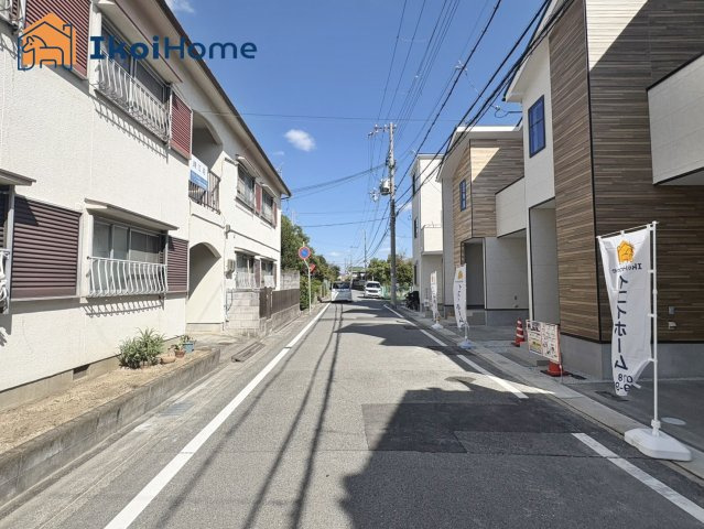 明石市大道町1丁目　1期　全2棟　1号棟　新築戸建の前面道路含む現地写真|【ホームページに現地動画掲載中】●年中無休：当日予約可●前面道路の幅員は約4ｍ、交通量少なく安心です