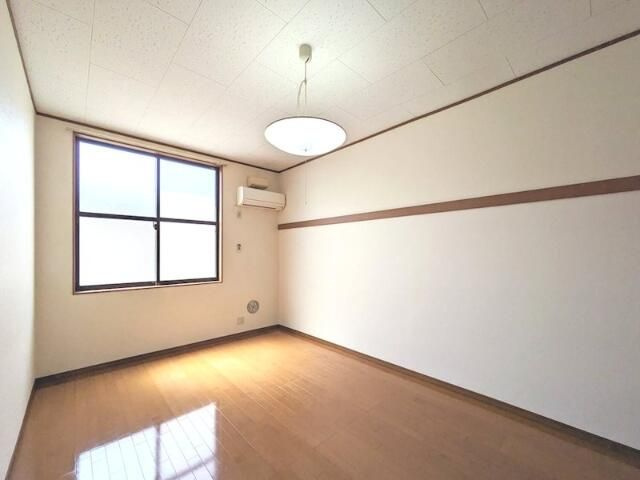 メインシティガーデン　壱番館の居間・リビング