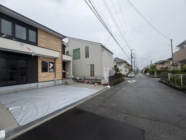 神戸市西区春日台２丁目新築戸建の前面道路含む現地写真