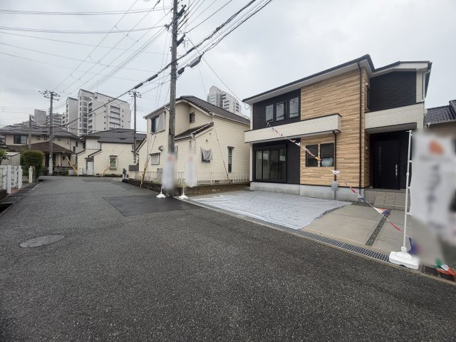 神戸市西区春日台２丁目新築戸建の前面道路含む現地写真