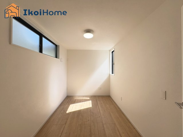 明石市大道町1丁目　全2棟　2号棟　新築戸建の子供部屋|【ホームページに現地動画掲載中】●年中無休：当日予約可●注意。カーテン・カーテンレール付いていません