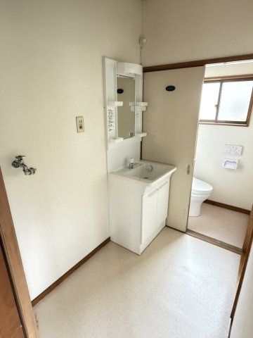 仁井田町寺前貸家の洗面所