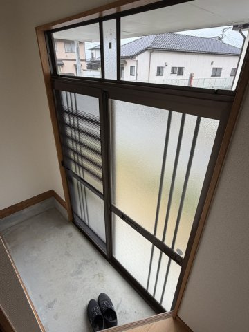 仁井田町寺前貸家の玄関