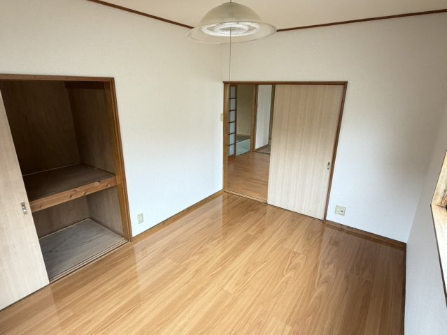 仁井田町寺前貸家の洋室