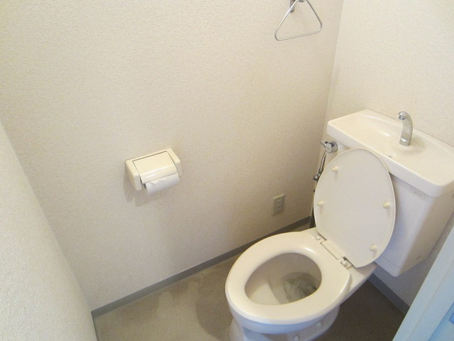 ピュアサクシードとものトイレ|トイレに棚が付いてます☆