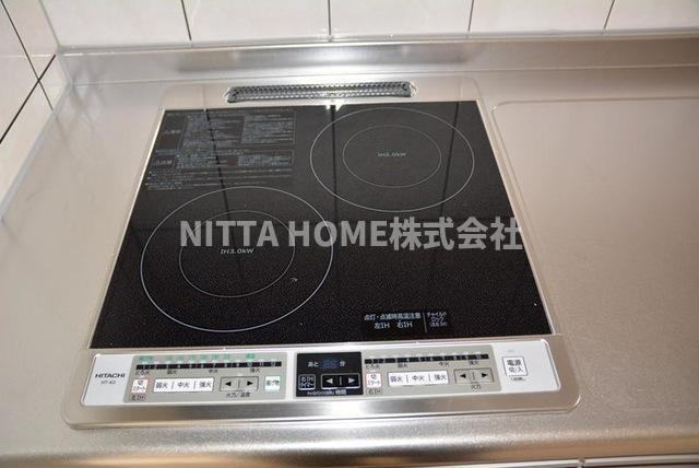 福知山市字前田のアパートのキッチン|掃除がしやすいＩＨ対応◇
