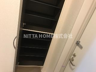 福知山市字前田のアパートの設備|全身鏡付きのシューズボックスも人気の秘密★