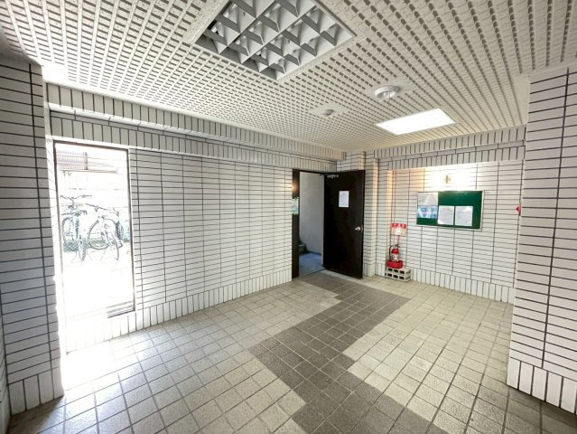 八戸ノ里レジデンスのロビー