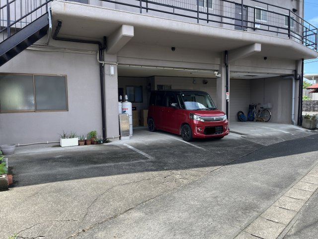 カーサインフィニティの駐車場
