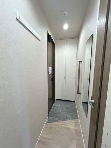 レジデンスヒューゲル鶴ヶ丘Ⅱの玄関