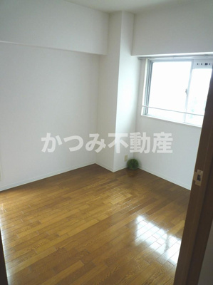 【その他】 | リベラルシティハイツ | 同物件参考写真。玄関側洋室。