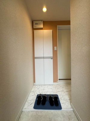 【玄関】 | ユナイトMocaRooms | ※参考写真※玄関から室内への景観です！正面にバスルームがあります♪