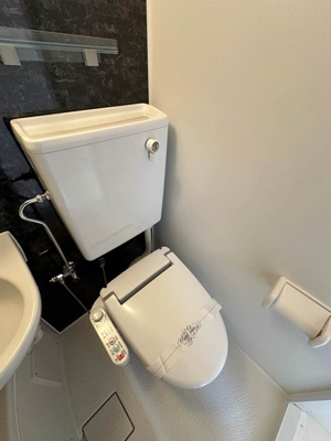 【トイレ】 | ユナイトMocaRooms | ※参考写真※バスルームにあるトイレです！水廻りのお掃除が一気にできちゃいますね☆温水洗浄便座付き♪