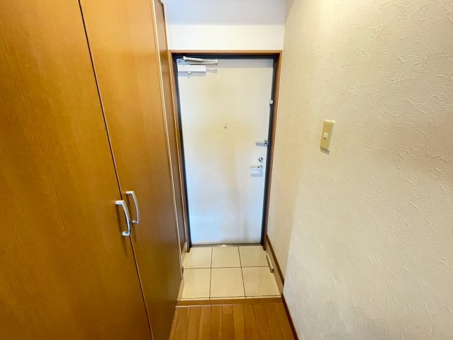 インパレス小阪の玄関