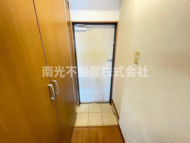 インパレス小阪の玄関