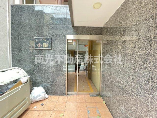 インパレス小阪のエントランス