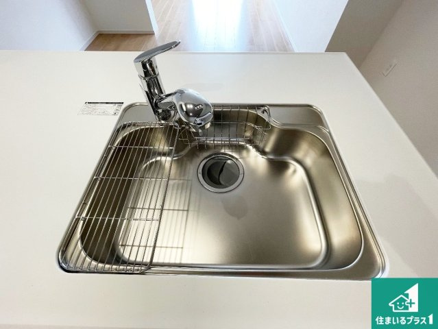 京都市伏見区深草仙石屋敷町　第1期　新築一戸建ての設備|洗い物も楽にできる、広々シンク！