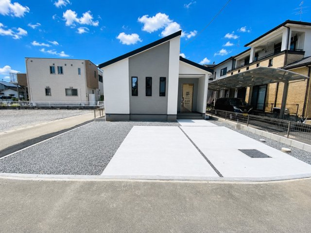 よかタウン／南区田迎5丁目2期／１号棟の前面道路含む現地写真