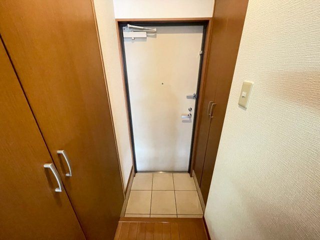 インパレス小阪の玄関