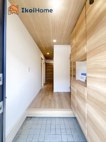 神戸市西区天が岡　中古戸建の玄関|●年中無休：当日予約可●玄関には靴をたくさん収納できるシューズボックスが完備されています。