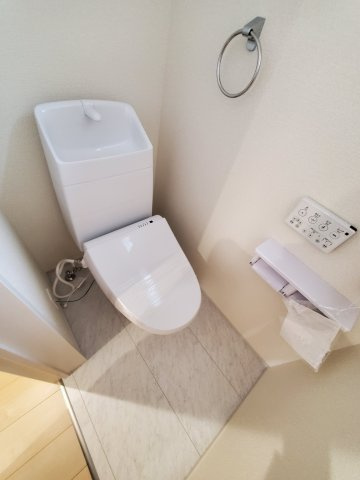 八潮市　八條　新築戸建　全1棟のトイレ|掲載写真は施工例です。ご家族の暮らし方に合うかどうか、間取りや設備、生活環境も含めてご提案いたします。
