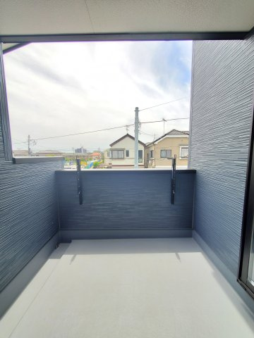 八潮市　八條　新築戸建　全1棟のバルコニー|掲載写真は施工例です。物件の魅力だけでなく、購入前に確認しておきたいポイントもわかりやすくご案内します。