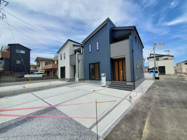 八潮市　八條　新築戸建　全1棟の駐車場|掲載写真は施工例です。物件の魅力だけでなく、購入前に確認しておきたいポイントもわかりやすくご案内します。
