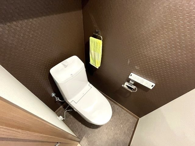 宝マンションサザンスクエア壱番館のトイレ|トイレも新品で清潔感があります！※小物はディスプレイのため含まれません