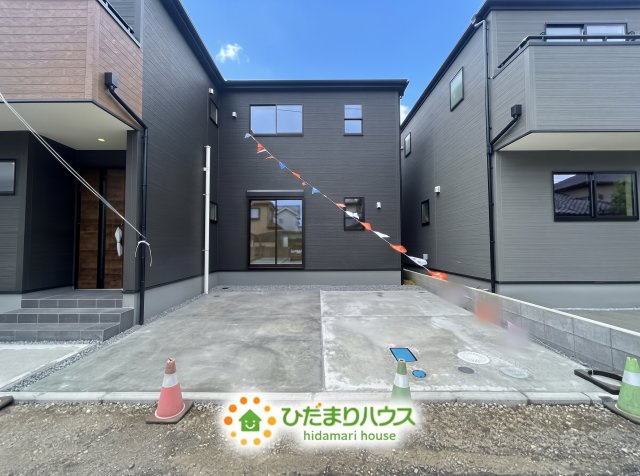 幸手市中第2　新築一戸建て　01　リーブルガーデンの駐車場