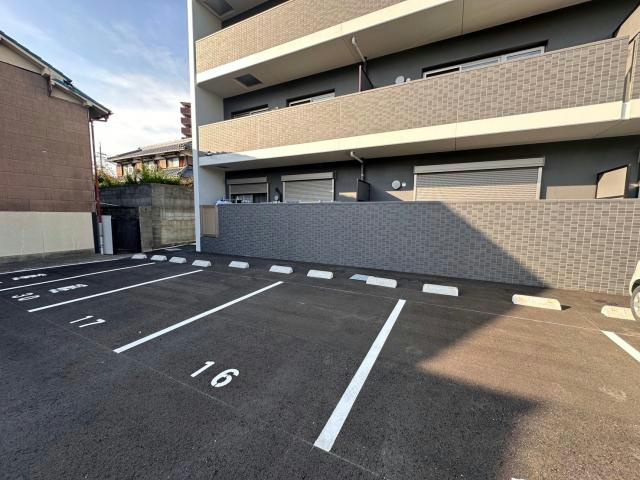 エスペーロ青山北の駐車場