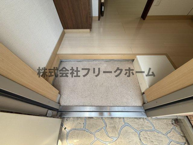武蔵野市境南町２丁目のアパートの玄関