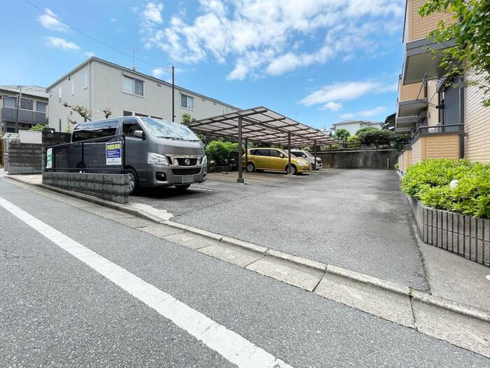 グレース富士見台の駐車場
