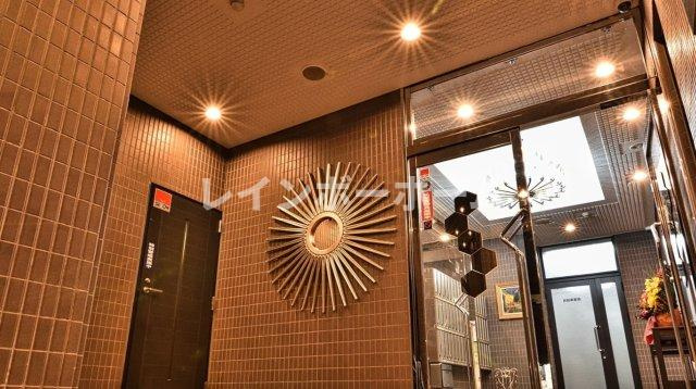 特典：仲介手数料が無料です!!のエントランス|ゆとりのあるエントランスです