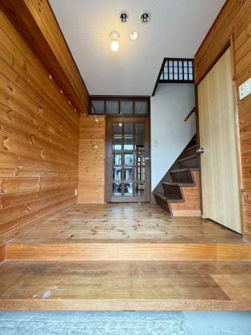 【ReDream】円明寺葛原の玄関|【玄関】
木目に包まれたあたたかみのある玄関スペース。ゆとりある空間で、住まい全体のナチュラルな雰囲気を感じられます。

室内（2025年9月）撮影
