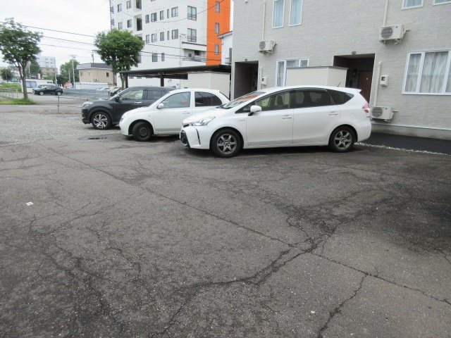 コーポ一條の駐車場