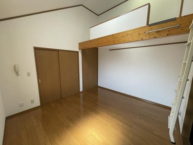 大和市西鶴間１丁目のアパートの居間・リビング