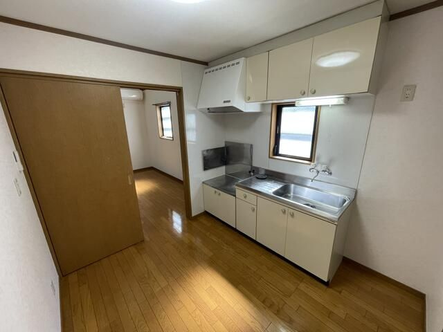 大和市西鶴間１丁目のアパートのキッチン