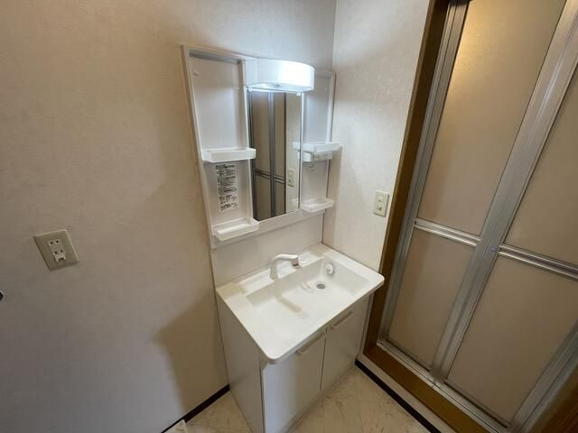 大和市西鶴間１丁目のアパートの独立洗面台