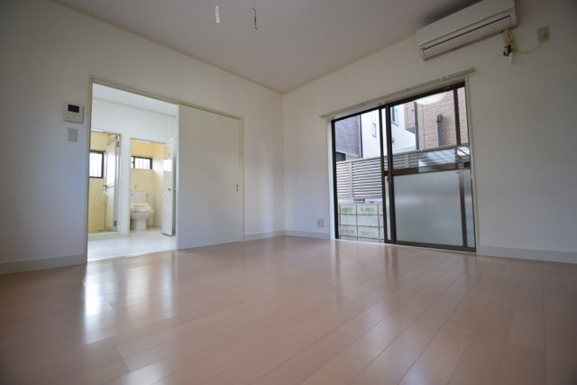 ニタミハイツの居間・リビング|きれいなお部屋です。