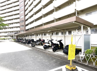 【駐輪場】 | 向島ニュータウン第3街区D棟 | 【バイク置場】300円/月※駐車場等の《空き状況》や《料金》は変動する可能性あり随時確認要