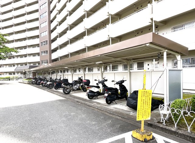【駐輪場】 | 向島ニュータウン第3街区D棟 | 【バイク置場】300円/月※駐車場等の《空き状況》や《料金》は変動する可能性あり随時確認要