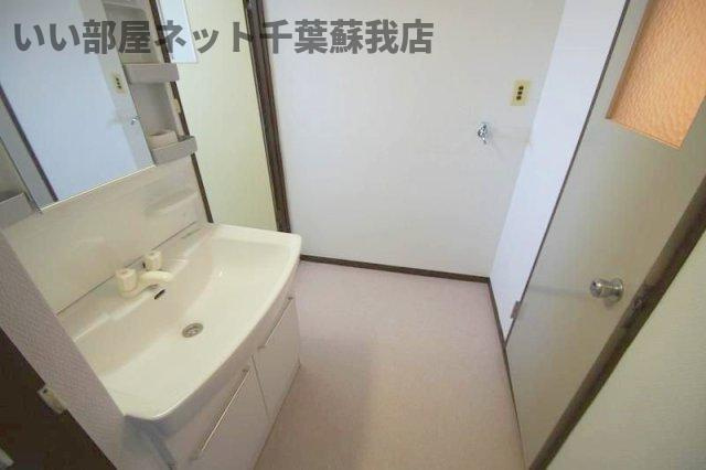 スカイラークハイツ702号の洗面所|洗面所です