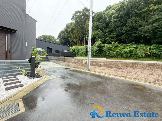 売地　茅ヶ崎市堤の前面道路含む現地写真
