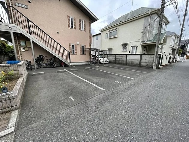 メゾン鳥海の駐車場