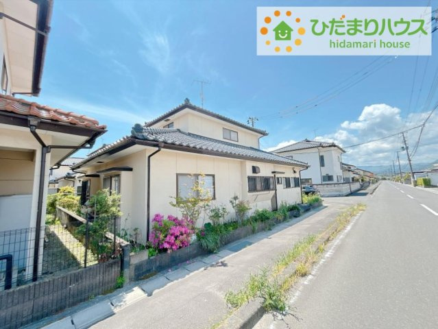 いわき市平中平窪二丁目　中古戸建の前面道路含む現地写真