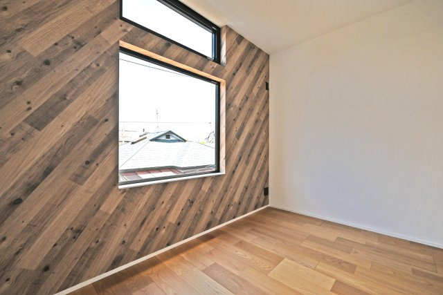西宮市上田中町新築一戸建て│2LDK＋駐車1台可の洋室|フローリングで統一された居室で、掃除もしやすく快適にお使いいただけます。