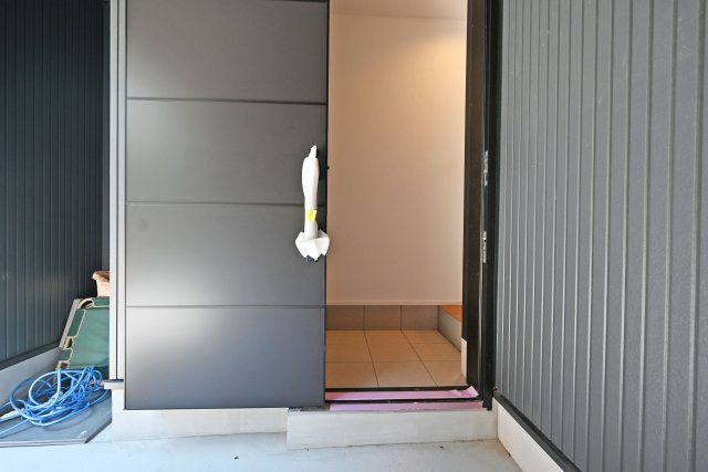 西宮市上田中町新築一戸建て│2LDK＋駐車1台可の玄関|現地見学随時受付中です。お気軽にお問い合わせください。