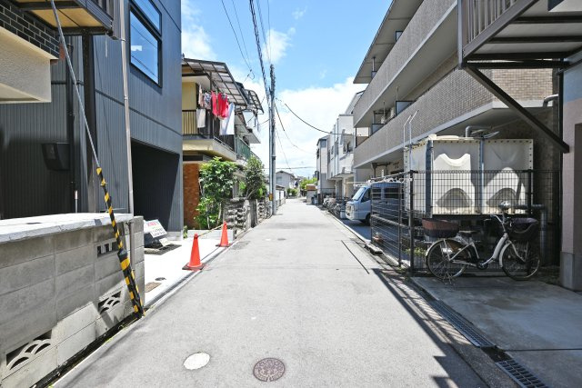 西宮市上田中町新築一戸建て│2LDK＋駐車1台可の前面道路含む現地写真|周辺にスーパー・コンビニがあり、生活施設が身近にそろっています。毎日のお買い物も楽々です。