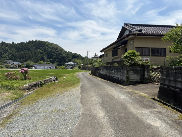 山田町道端 中古一戸建ての前面道路含む現地写真