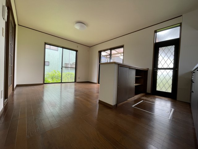 東金市菱沼中古戸建の居間・リビング